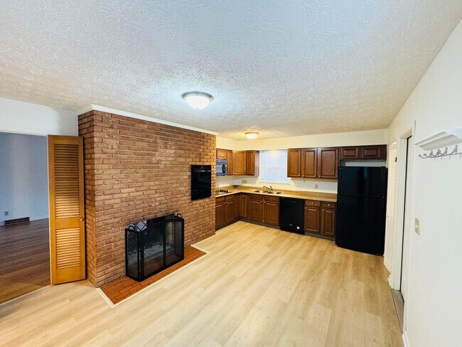 Building Photo - 1016 Lambeth Dr