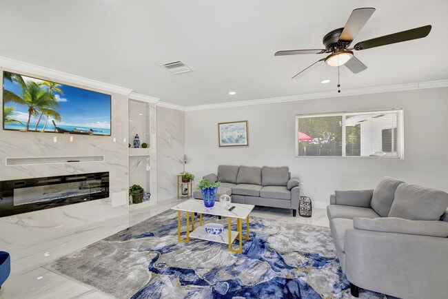 Building Photo - 1911 Cypress Ave