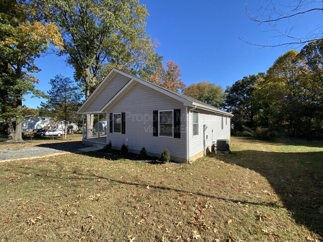 Building Photo - 77 Lakeview Dr