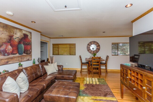 Building Photo - Fully Furnished 1-Bedroom Upstairs Apartment – All Utilities Included