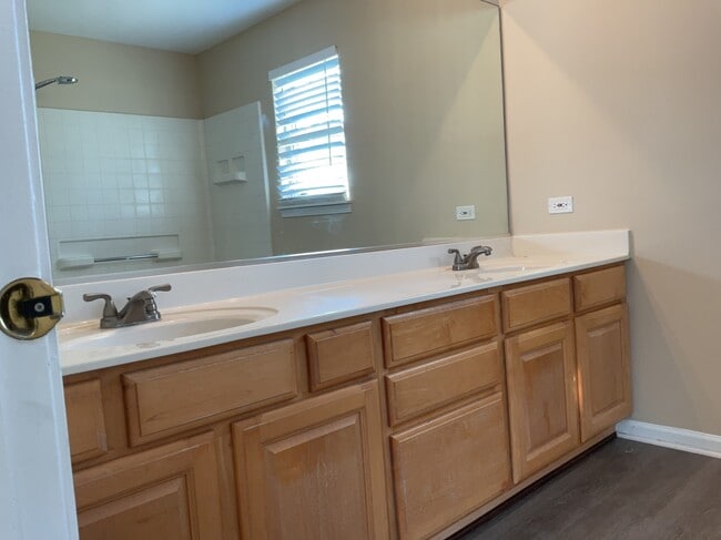 Building Photo - 1844 Courtwright Dr
