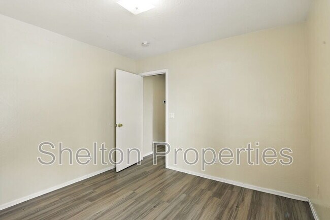 Building Photo - 345 N 15th St