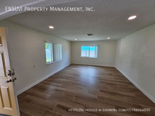 Building Photo - 1018 Spindle Palm Way