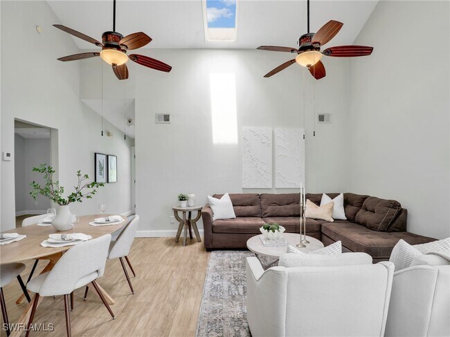 Building Photo - 1492 La Petite Ln