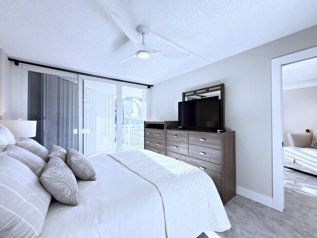 Building Photo - 3546 S Ocean Blvd