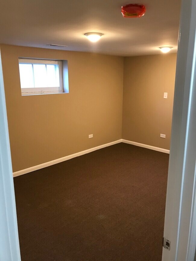 Building Photo - 116 N Adams St