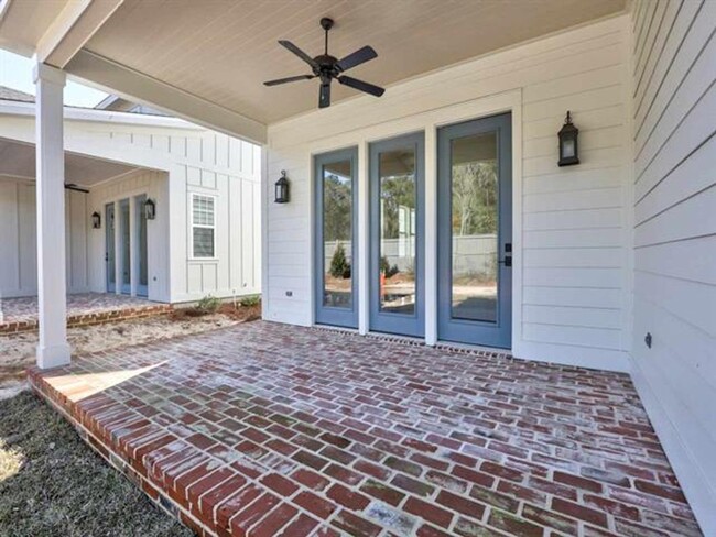 Building Photo - Paired Townhome in Camellia Oaks