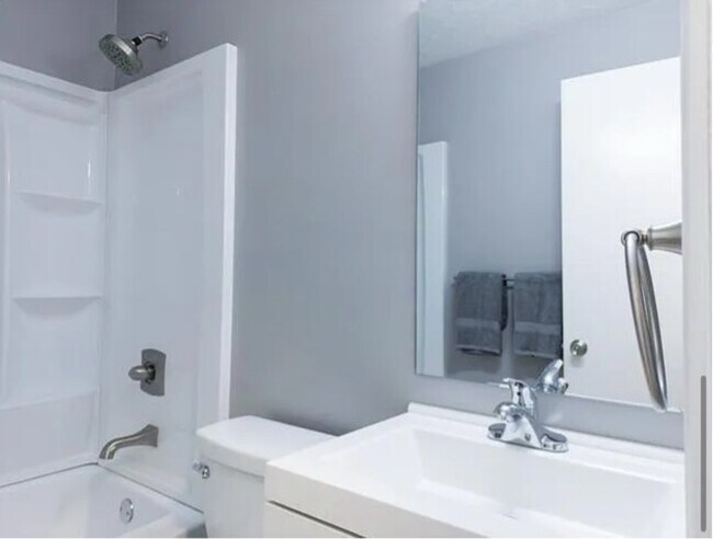 Building Photo - 356 Kingview Dr