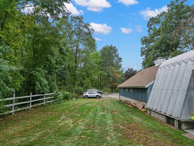 Building Photo - 123 Pond St
