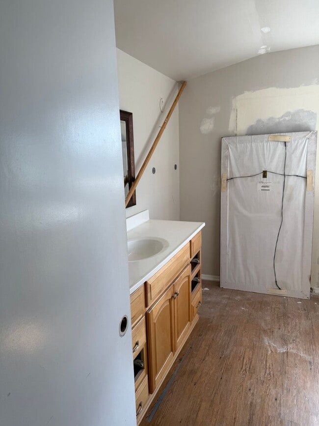 Building Photo - 2 Bedroom 2 Bath