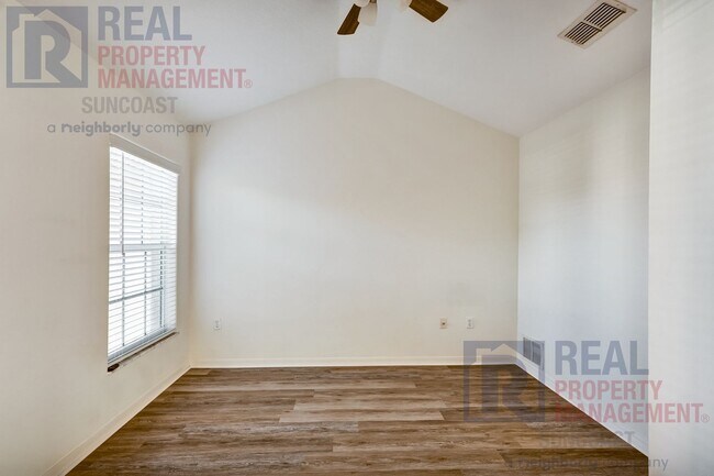 Building Photo - 4220 Players Pl