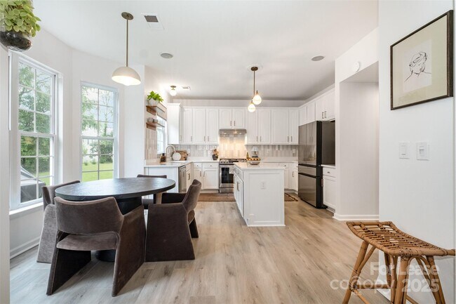 Building Photo - 2435 Alaqua Ct