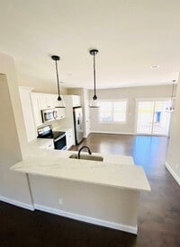 Building Photo - Great Location 3 Bedroom House