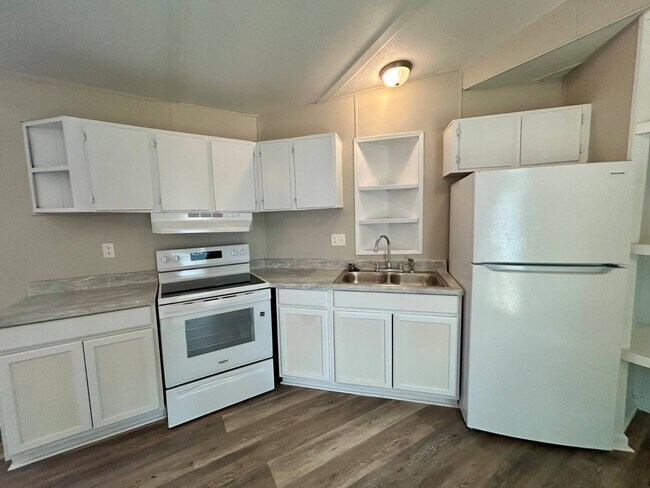 Building Photo - 26 White Oak Village