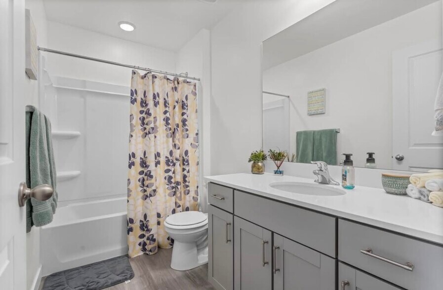 Building Photo - 1116 E Waterway Ln