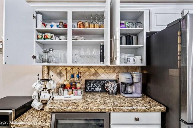 Building Photo - 1817 E Willow Tree Ct