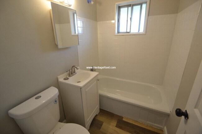 Building Photo - North College Hill 4 Bedroom with Covered Patio