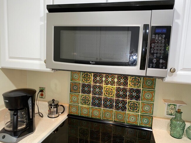 Building Photo - Nicely Furnished, tastefully remodeled, downstairs Kihei Villages with 2 designated parking spaces