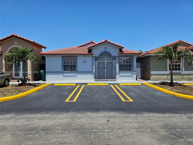 Primary Photo - 8905 NW 121st St