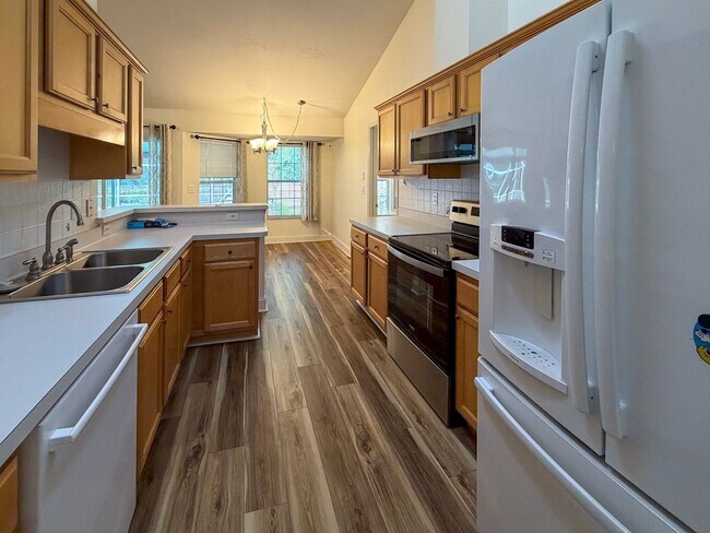 Building Photo - 4BR/2BA POOL home in NW Gainesville!