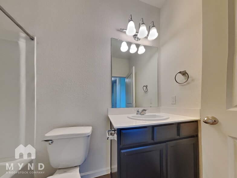 Building Photo - 1056 Banyon Tree Ln