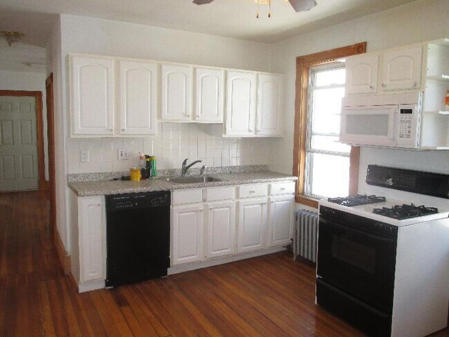 Building Photo - 47 Litchfield St