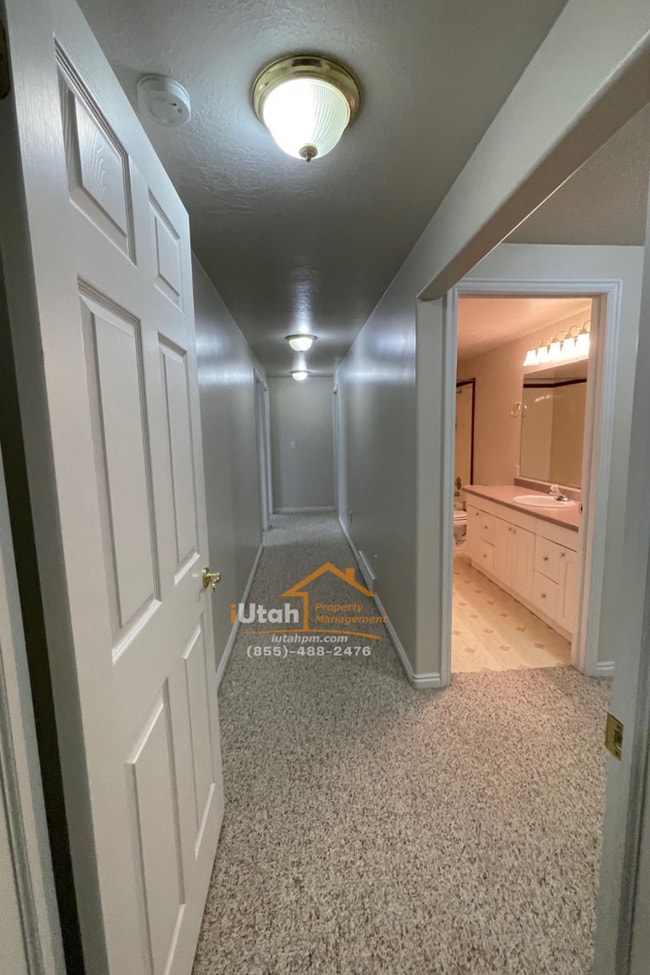 Building Photo - East Layton 6 Bdrm 3 Bth 2 car garage home.