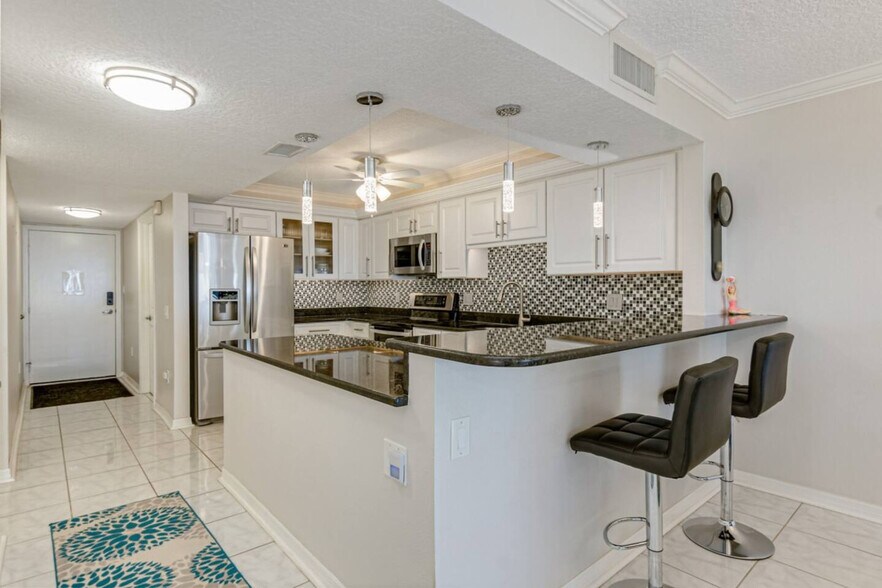 Building Photo - 555 Fillmore Ave