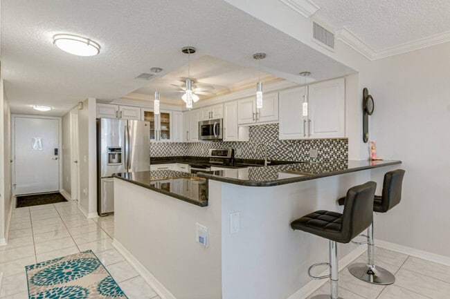 Building Photo - 555 Fillmore Ave