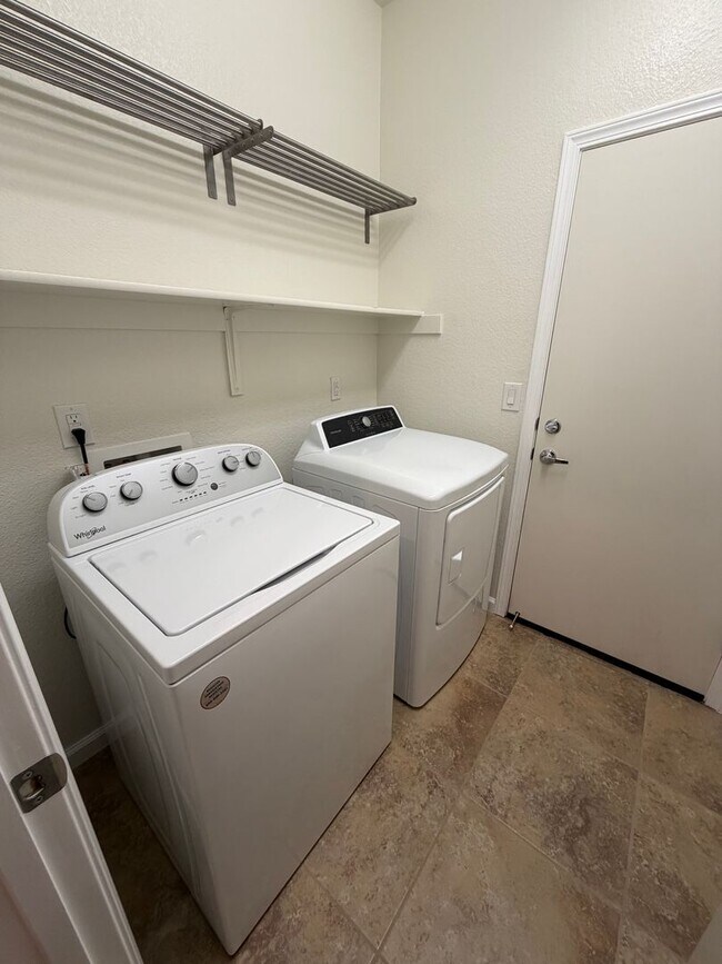 Building Photo - Elegant Low-Maintenance Living Near Golden Eagle & Kiley Lake!