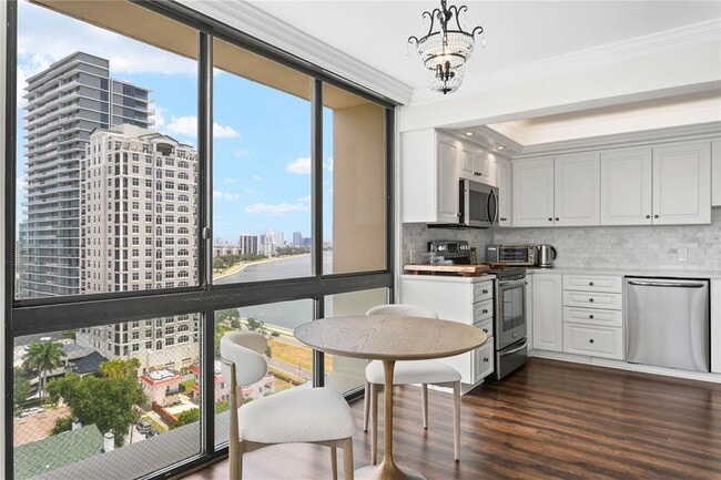 Building Photo - 3301 Bayshore Blvd
