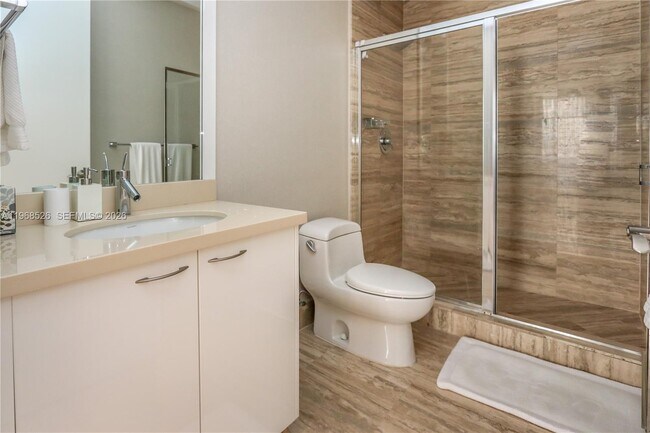 Building Photo - 16001 Collins Ave