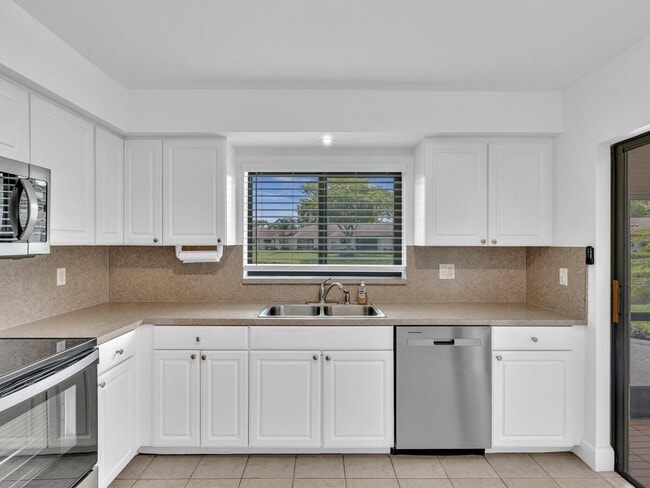 Building Photo - 4785 Quailwood Terrace