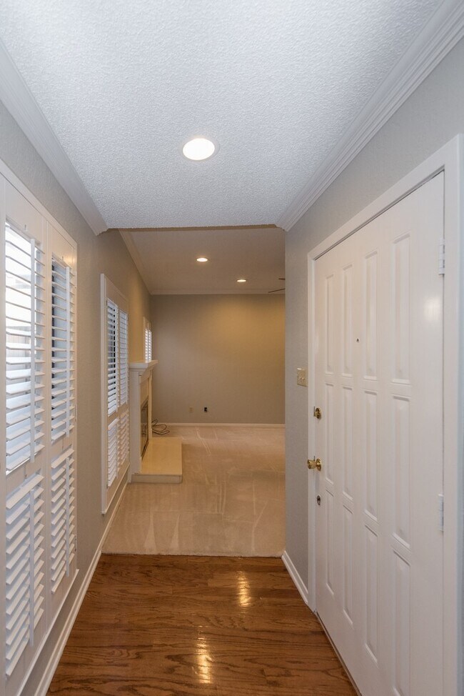 Building Photo - 2 Bedroom, 2 Bath in Overton South