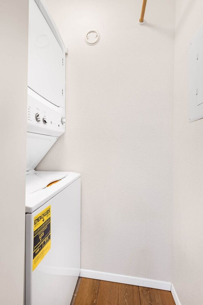 Building Photo - 2020 Grant Ave S