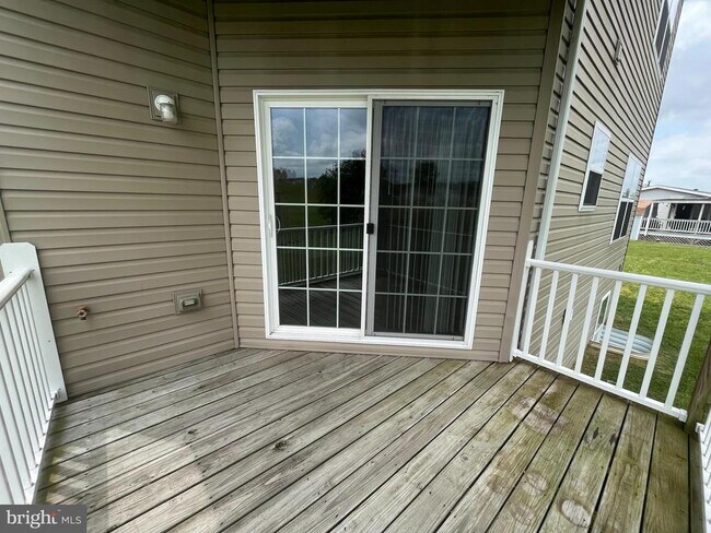 Building Photo - 103 Goods Wy