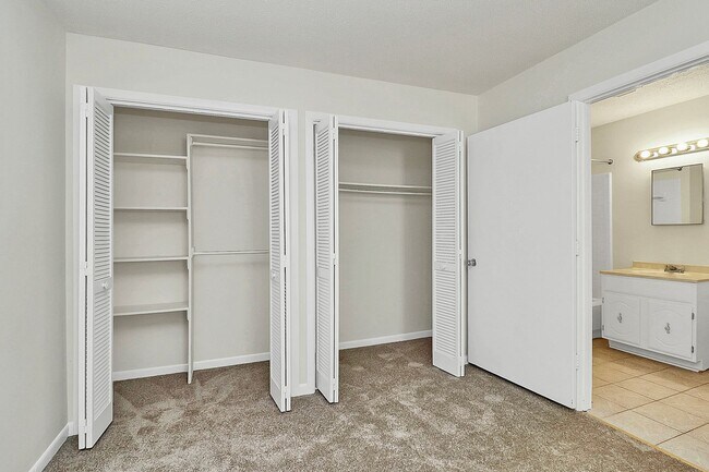 Building Photo - Rent Special on Adorable One Bedroom Condo in the Heathstead Community!