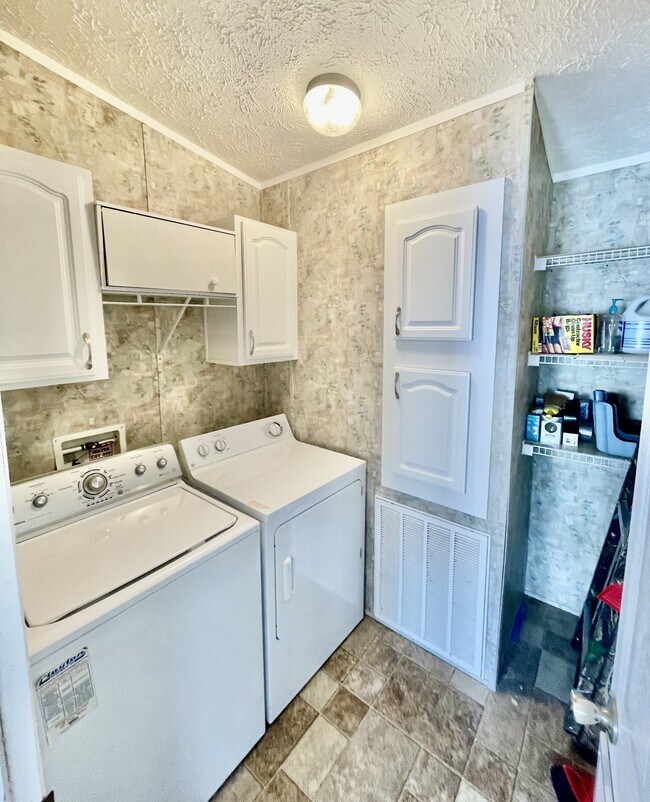 Building Photo - 19621 N Tamiami Trl