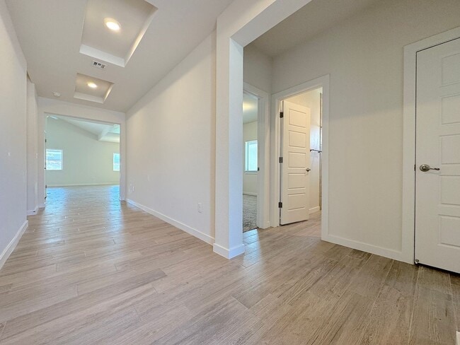 Building Photo - East El Paso 4 bed 2 Bath Refrig A/C!