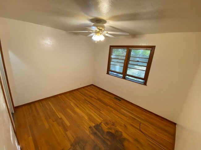 Building Photo - Crestview Three Bedroom House with Garage