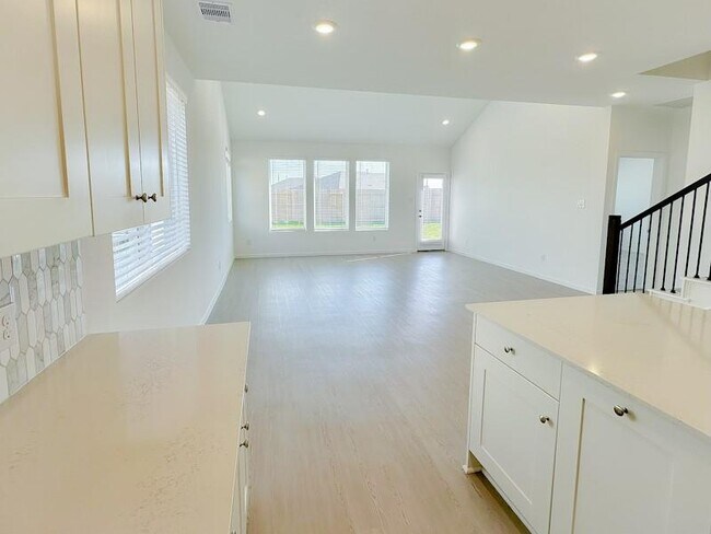 Building Photo - 26607 Woodland Strawberry Ln