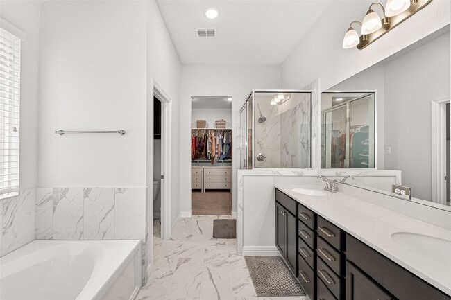 Building Photo - 6638 Albany Forest Ct