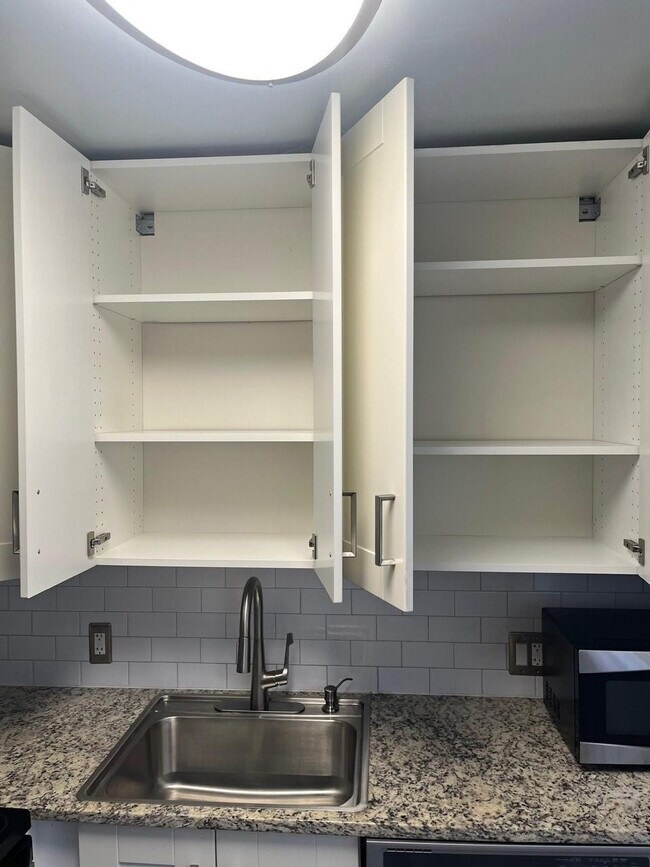 Building Photo - 144 Mansfield D