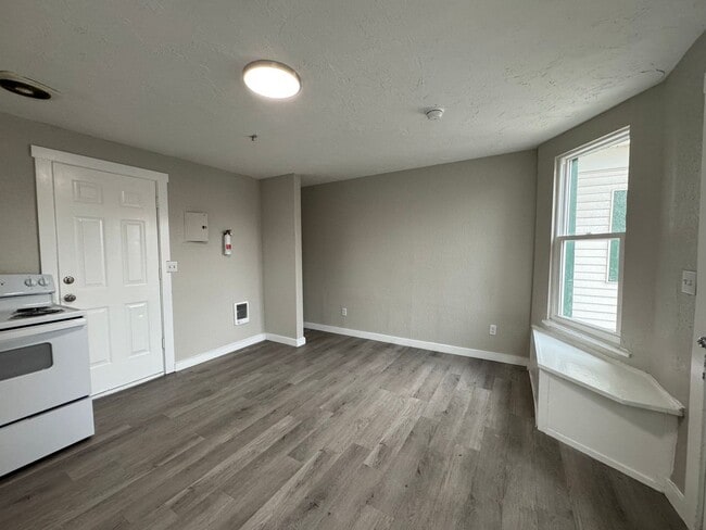 Interior Photo - 2903 East Olympic Avenue