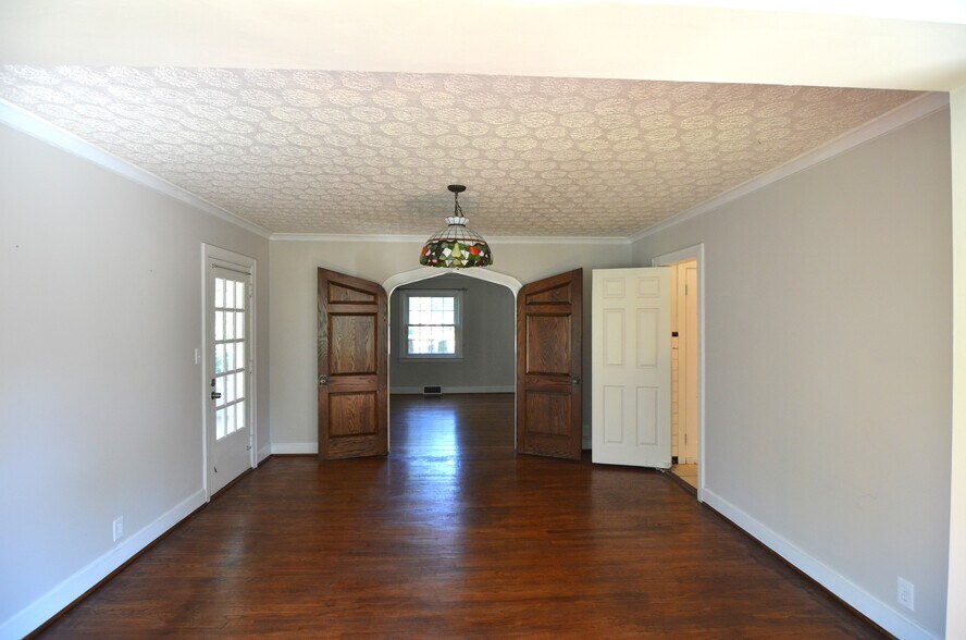 Building Photo - 7620 Montgomery Rd