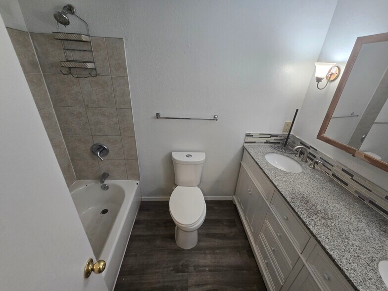 Building Photo - 1949 S Mobile St