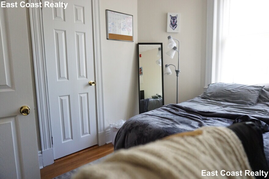 Building Photo - 76 Gordon St