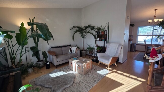 Building Photo - Fantastic 4BR, 3.5BA! Deck, FP, great yard, location!! (Regal)