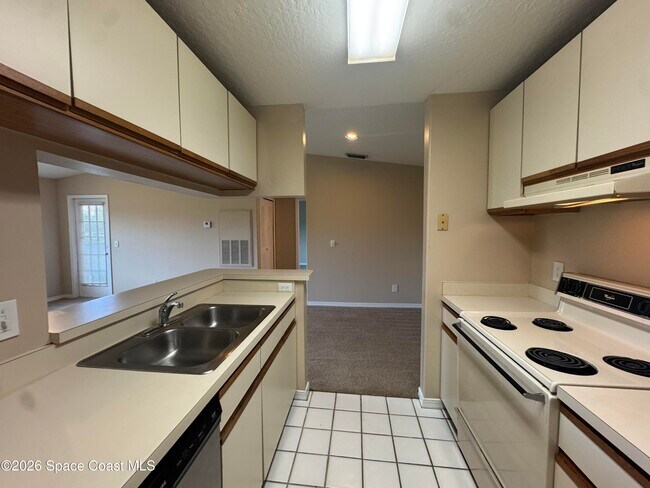 Building Photo - 7667 N Wickham Rd