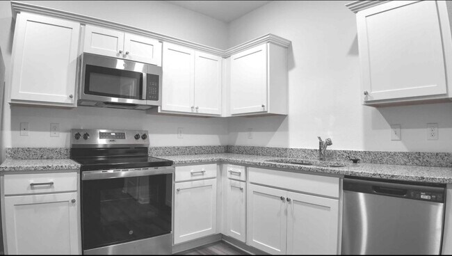Building Photo - 6235 Daerr Rdg St